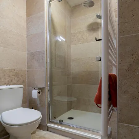 La Nimoise T2 Avec Climatisation Et Netflix Centre Nîmes