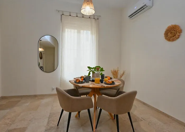 La Nimoise T2 Avec Climatisation Et Netflix Centre