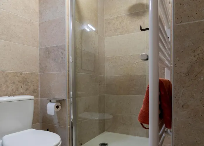 La Nimoise T2 Avec Climatisation Et Netflix Centre Nîmes